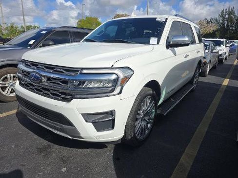 Used 2022 Ford Expedition Platinum image 3
