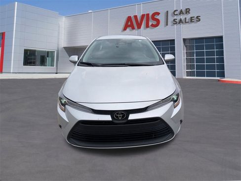 Used 2025 Toyota Corolla LE image 2