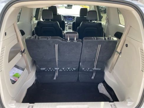 Certified 2024 Chrysler Pacifica Touring-L image 27