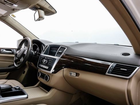 Used 2015 Mercedes-Benz ML 350 4MATIC w/ Premium 1 Package image 11