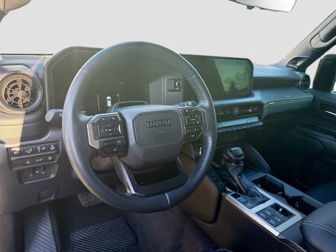 Used 2025 Toyota Land Cruiser image 9