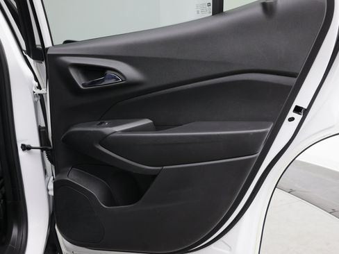 Used 2024 Chevrolet Trax RS FWD image 38