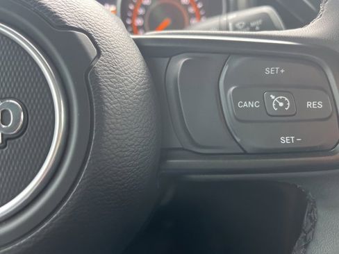 Used 2023 Jeep Gladiator Willys image 28