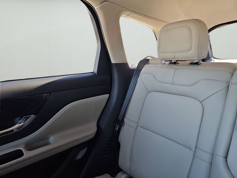 New 2026 Lincoln Corsair Premiere FWD image 4