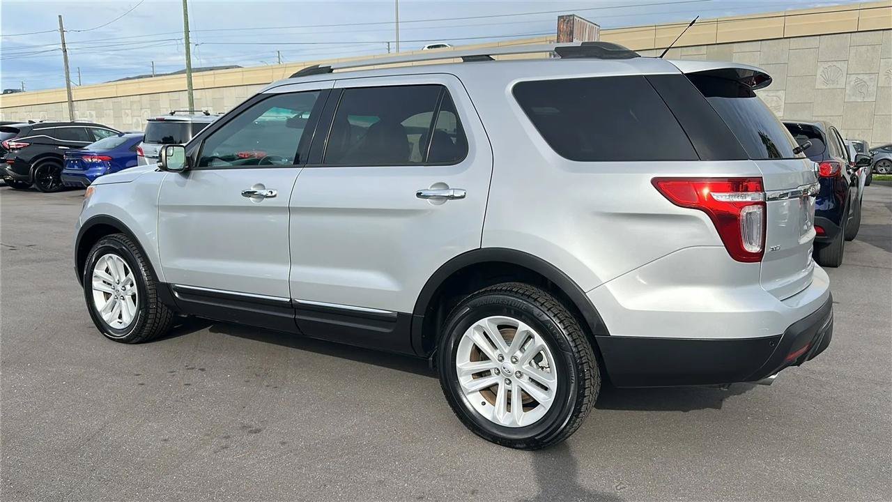Used 2014 Ford Explorer XLT w/ Equipment Group 202A AWD/4WD image 14