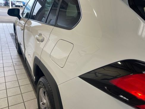 Used 2025 Toyota RAV4 XLE FWD image 18