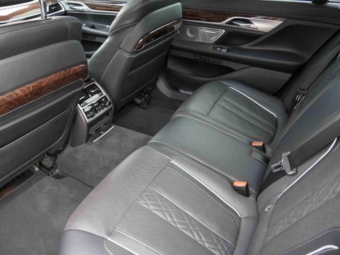Used 2019 BMW 740i w/ Executive Package image 38