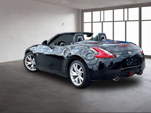 Used 2016 Nissan 370Z Touring Sport RWD image 14