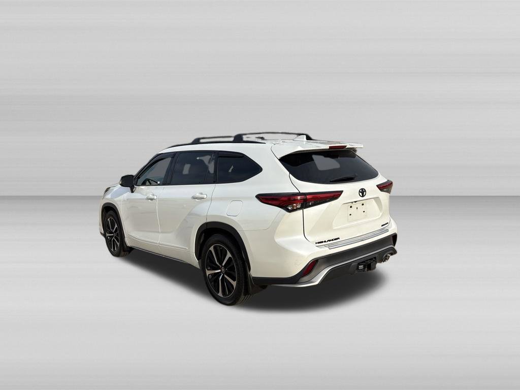 Used 2022 Toyota Highlander XSE AWD/4WD image 6