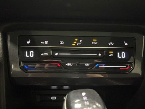 Used 2022 Volkswagen Tiguan SE AWD/4WD image 18