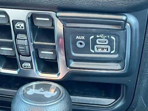 Used 2024 Jeep Wrangler Unlimited image 34