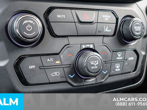 Used 2023 Jeep Renegade Trailhawk image 39