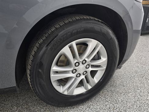 Used 2019 Buick Enclave Essence image 32