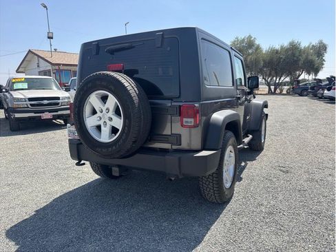 Used 2018 Jeep Wrangler Sport AWD/4WD image 6