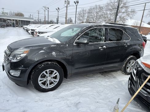 Used 2017 Chevrolet Equinox LT w/ Convenience Package image 4