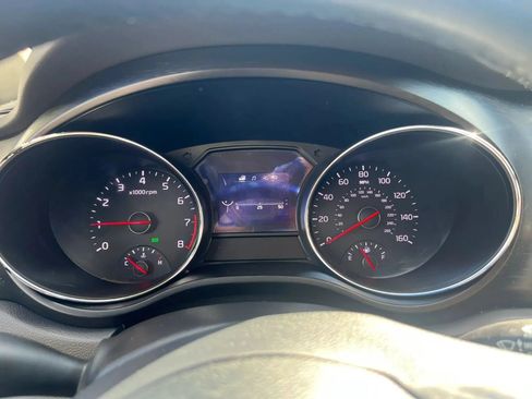 Used 2017 Kia Sedona LX w/ LX Essentials Premium Package FWD image 16