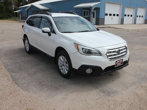 Used 2016 Subaru Outback 2.5i Premium AWD/4WD image 3