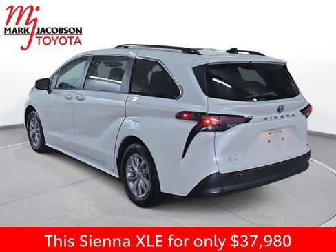 Used 2024 Toyota Sienna XLE image 13