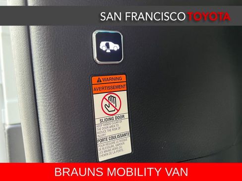 Used 2025 Toyota Sienna XLE image 32
