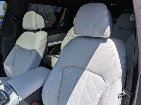 Used 2024 BMW X7 xDrive40i w/ M Sport Package AWD/4WD image 15