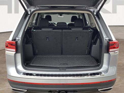 New 2025 Volkswagen Atlas SE FWD image 10