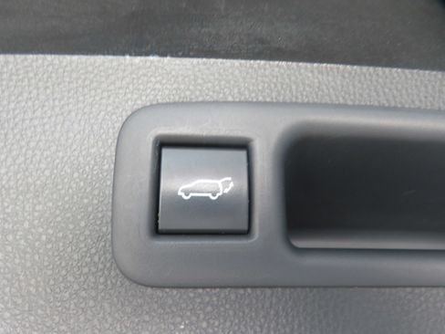 Used 2021 Toyota Highlander XLE FWD image 56