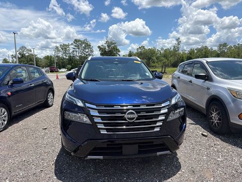 Used 2024 Nissan Rogue Platinum w/ Platinum Premium Package FWD image 2