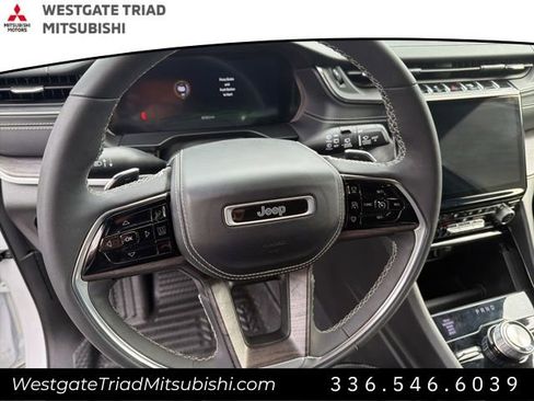 Used 2023 Jeep Grand Cherokee Overland image 12