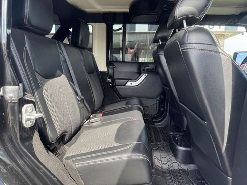 Used 2015 Jeep Wrangler Unlimited Sahara AWD/4WD image 25