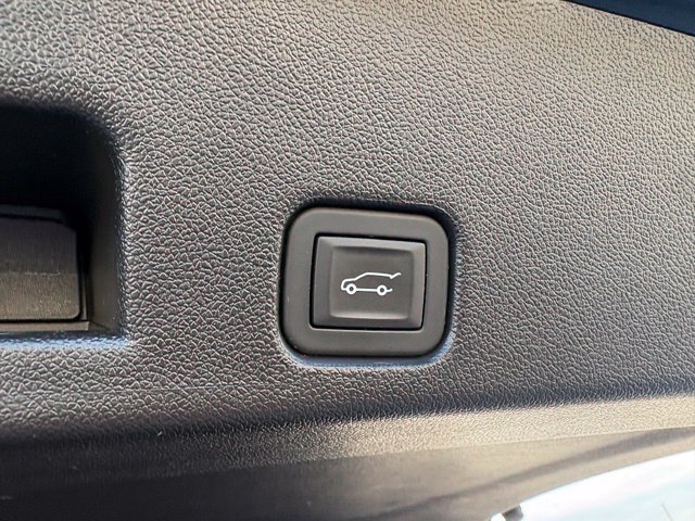 Used 2026 Chevrolet Traverse LT FWD image 32