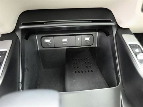 Used 2023 Kia Sorento S w/ Panoramic Sunroof Package image 4