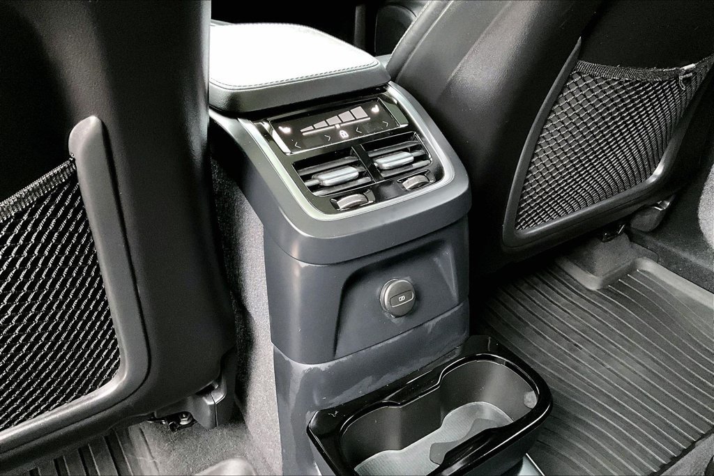 Certified 2024 Volvo XC90 T8 Ultimate w/ Protection Package Premier AWD/4WD image 30