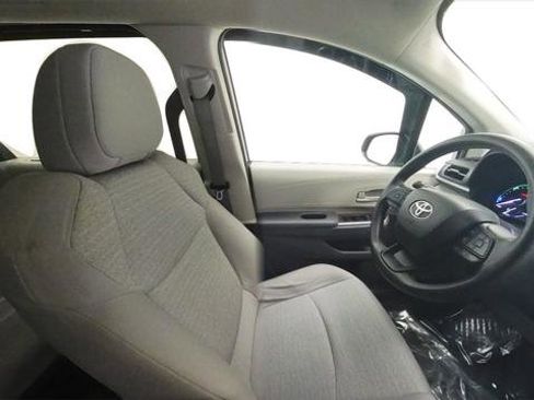 Certified 2023 Toyota Sienna LE image 30