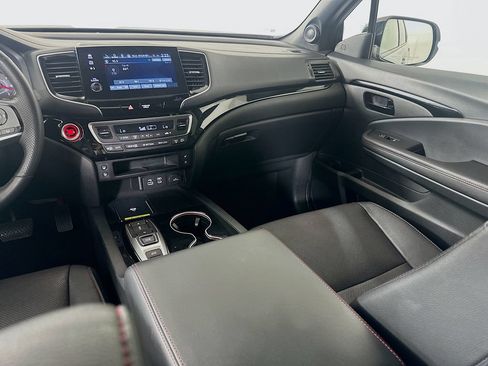 Used 2024 Honda Passport Black Edition image 23