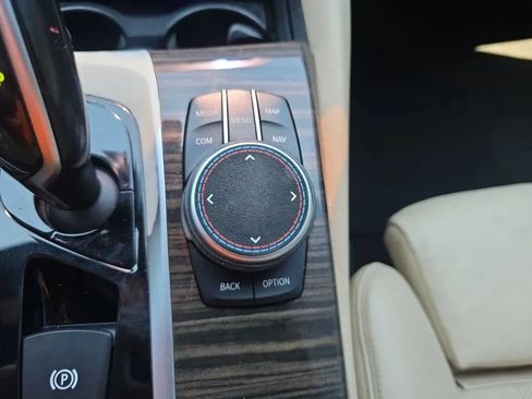 Used 2019 BMW 530i w/ Convenience Package RWD image 32