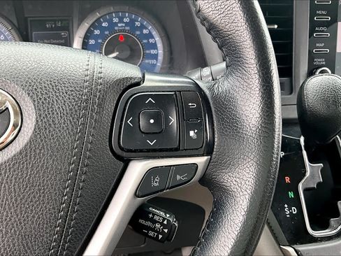 Used 2020 Toyota Sienna XLE Premium FWD image 23