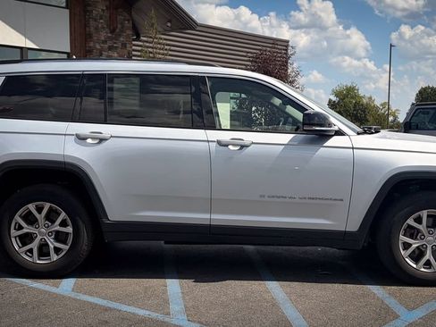 Used 2021 Jeep Grand Cherokee L Limited AWD/4WD image 26