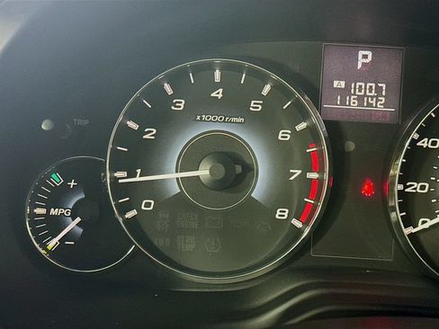 Used 2010 Subaru Outback 2.5i Limited AWD/4WD image 14