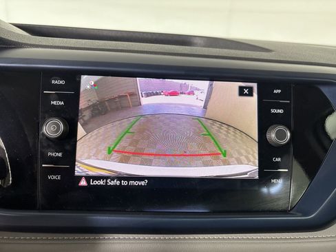 Used 2024 Volkswagen Taos SE image 16