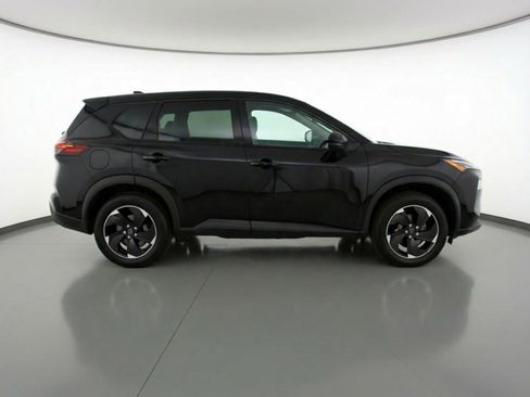 Used 2025 Nissan Rogue SV image 11