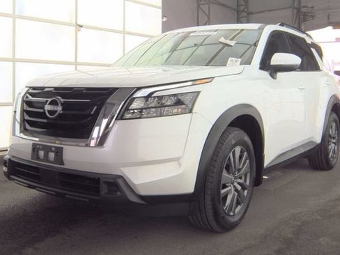 Used 2025 Nissan Pathfinder SV w/ SV Premium Package FWD image 1