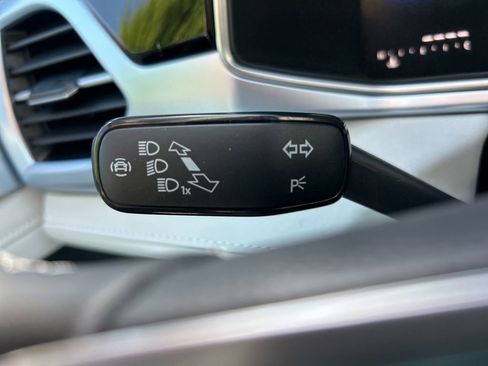 New 2026 Volkswagen Taos SE FWD image 28