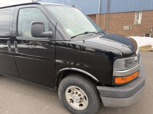 Used 2016 Chevrolet Express 2500 RWD image 8