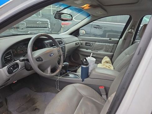 Used 2002 Ford Taurus SEL image 2