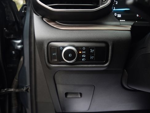 Used 2023 Ford Explorer Limited w/ Equipment Group 301A image 7