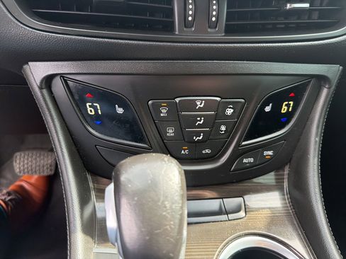 Used 2020 Buick Envision Essence image 24