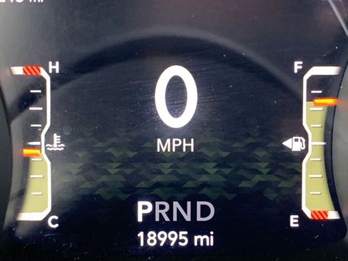 Used 2025 Jeep Wrangler Sahara image 39