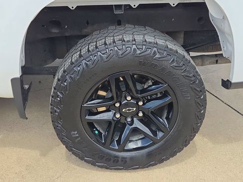 Used 2024 Chevrolet Silverado 1500 LT Trail Boss w/ Convenience Package II AWD/4WD image 18