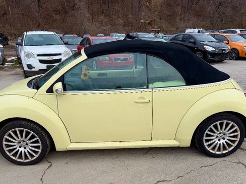 Used 2006 Volkswagen Beetle Convertible w/ Package 1 image 13