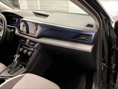 Used 2023 Volkswagen Taos SE w/ Panoramic Sunroof Package FWD image 19
